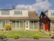 3 Bedrooms Semi detached bungalow for sale in Queensgate...