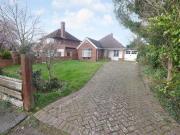 3 Bedrooms Semi detached bungalow for sale in Sweetcroft...