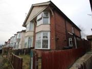 3 Bedrooms Semi detached house for rent in Abercromby...