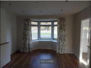 3 Bedrooms Semi detached house for rent in Almswood Rd,...