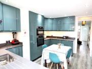 3 Bedrooms Semi detached house for rent in Bush Close,...