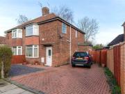 3 Bedrooms Semi detached house for rent in Byland...