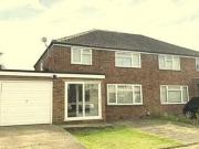 3 Bedrooms Semi detached house for rent in Charlwood...
