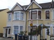 3 Bedrooms Semi detached house for rent in Colvin Road,...