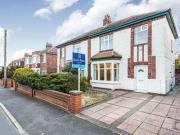 3 Bedrooms Semi detached house for rent in Compley...