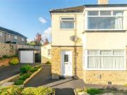 3 Bedrooms Semi detached house for rent in Cottingley...