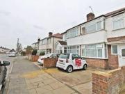 3 Bedrooms Semi detached house for rent in Cranford...