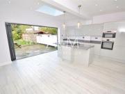 3 Bedrooms Semi detached house for rent in Fullwell...