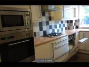 3 Bedrooms Semi detached house for rent in Heath Rd,...