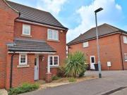 3 Bedrooms Semi detached house for rent in Hunter Close,...
