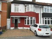 3 Bedrooms Semi detached house for rent in Kenilworth...