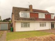 3 Bedrooms Semi detached house for rent in Kennett Road,...