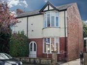 3 Bedrooms Semi detached house for rent in Kennington...