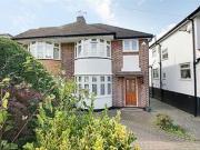 3 Bedrooms Semi detached house for rent in Knoll Drive,...