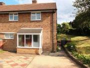3 Bedrooms Semi detached house for rent in Laburnum...