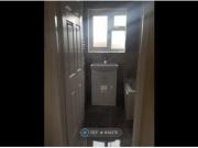 3 Bedrooms Semi detached house for rent in Laburnum...