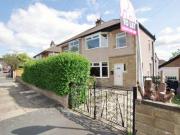 3 Bedrooms Semi detached house for rent in Leafield...