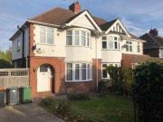 3 Bedrooms Semi detached house for rent in Meadway,...