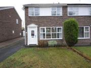 3 Bedrooms Semi detached house for rent in Park Close,...
