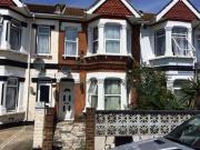 3 Bedrooms Semi detached house for rent in Queens Road,...
