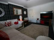 3 Bedrooms Semi detached house for rent in Shepherds...