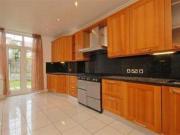 3 Bedrooms Semi detached house for rent in Singleton...