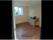 3 Bedrooms Semi detached house for rent in Southfield...