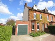 3 Bedrooms Semi detached house for rent in Station Road,...