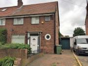 3 Bedrooms Semi detached house for rent in Stoke Poges...