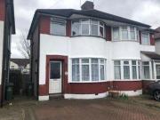 3 Bedrooms Semi detached house for rent in Stratton...