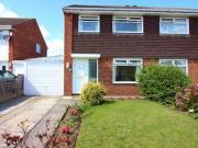 3 Bedrooms Semi detached house for rent in Totnes Drive,...