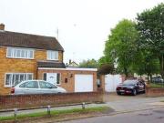 3 Bedrooms Semi detached house for rent in Warwick Road,...