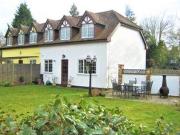 3 Bedrooms Semi detached house for sale in Albany Park,...