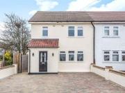 3 Bedrooms Semi detached house for sale in Ashford...