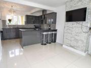 3 Bedrooms Semi detached house for sale in Beaumont...