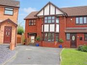 3 Bedrooms Semi detached house for sale in Bircham Walk,...