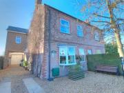 3 Bedrooms Semi detached house for sale in Birches Lane,...