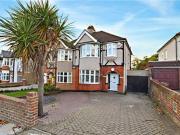 3 Bedrooms Semi detached house for sale in Blendon...