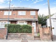 3 Bedrooms Semi detached house for sale in Boyn Valley...