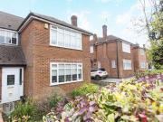 3 Bedrooms Semi detached house for sale in Briarfield...