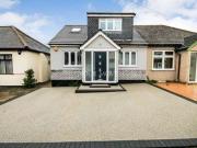 3 Bedrooms Semi detached house for sale in Burnway,...