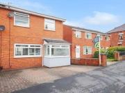 3 Bedrooms Semi detached house for sale in Chapel Green...