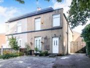3 Bedrooms Semi detached house for sale in Chesnut...