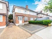 3 Bedrooms Semi detached house for sale in Collier Row,...