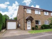 3 Bedrooms Semi detached house for sale in Derwent...