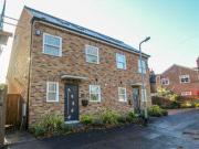 3 Bedrooms Semi detached house for sale in Farmadine...