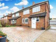 3 Bedrooms Semi detached house for sale in Farnham Lane,...