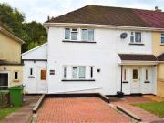 3 Bedrooms Semi detached house for sale in Fishguard...
