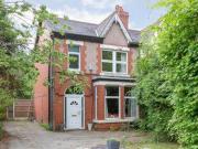 3 Bedrooms Semi detached house for sale in Gathurst...