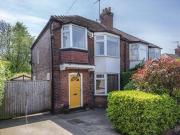 3 Bedrooms Semi detached house for sale in Gledhow Park...